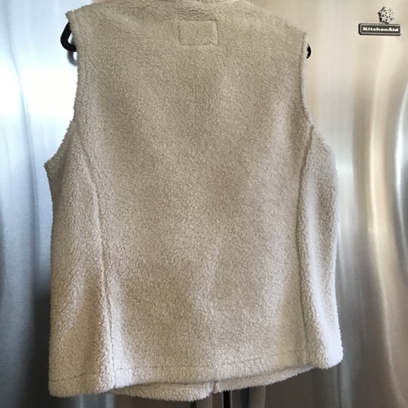 Sage Collective Women's Cream Sherpa And Plaid Reversible Vest - Picture 2 of 4